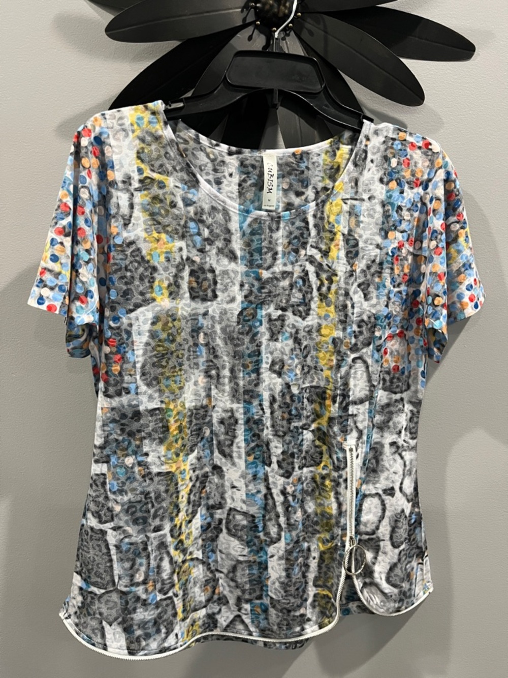Cubism Multicolor Patterned Short Sleeve Women's Top Size Medium